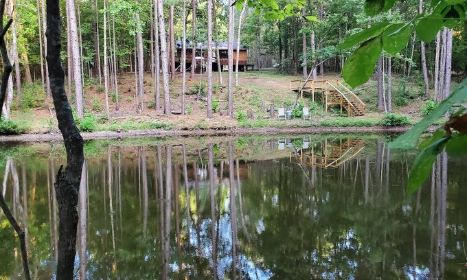 Coldspring Cabina | Cozy private vacation cabin rental secluded in the Sam Houston National Forest