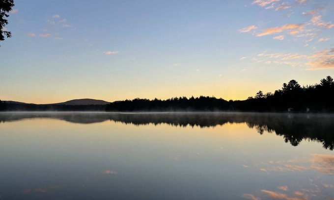Kingfield Cabina | Cozy & Private: waterfront retreat on 20 acres of beautiful forest