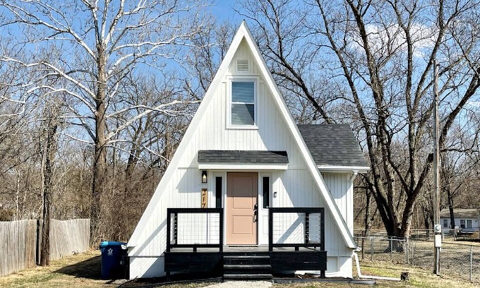 Excelsior Springs Casa | Quaint A-frame House + Back Porch + Parking Space