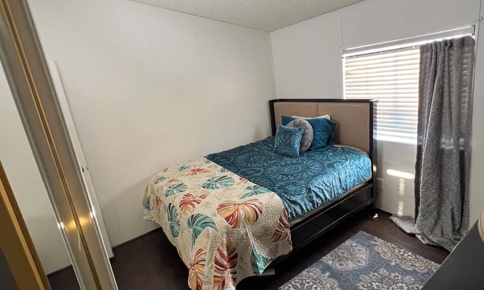 Claremont Casa | Cozy Queen room w/WiFi nestled close to Cal Poly Pomona and Clairmont College’s