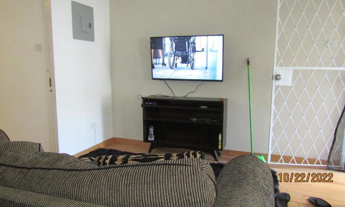 Blue Waters Apartamento | Cozy, quiet 1 bedroom 2A near Beach near US Embassy