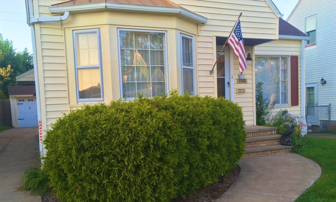 Parma Casa | Cozy & Quiet beautiful 4 bedrooms , close to downtown, Cleve clinic