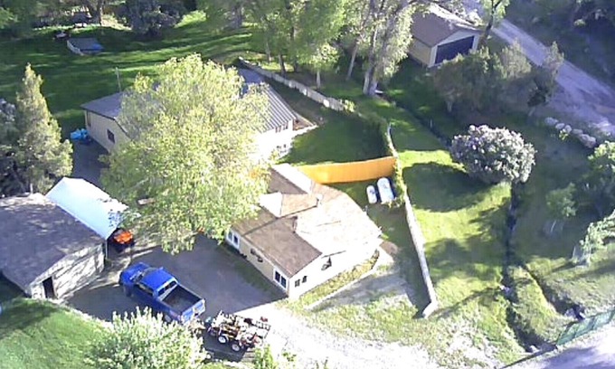 Canyon Ferry Cabaña | Cozy quiet cottage across the road from Kim's Marina.