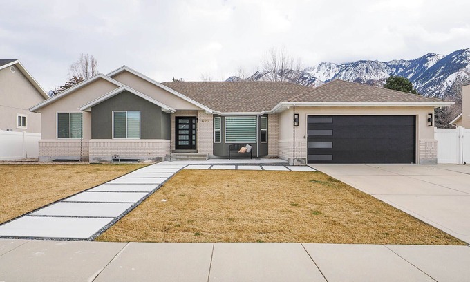 Sandy Casa | Cozy, Quiet East Bench Basement Apartment