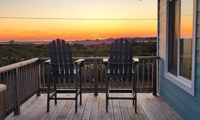 South Nags Head Casa | Cozy + Quiet S Nags Head Home- Short walk to beach, gorgeous ocean + sound views