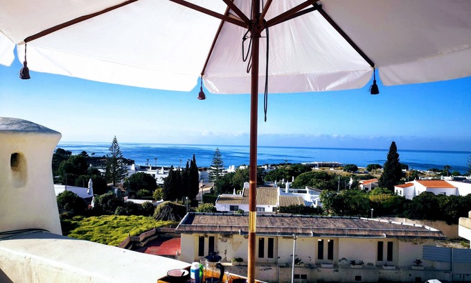 Vale de Covo Apartamento | Apartamento acogedor, tranquilo, soleado. Terraza común con vistas al mar.