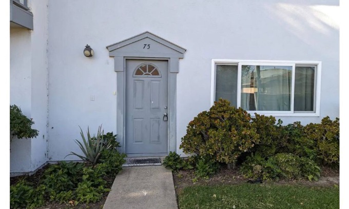 Tustin Casa | Cozy & Quiet Townhome | Central OC | Holiday Home