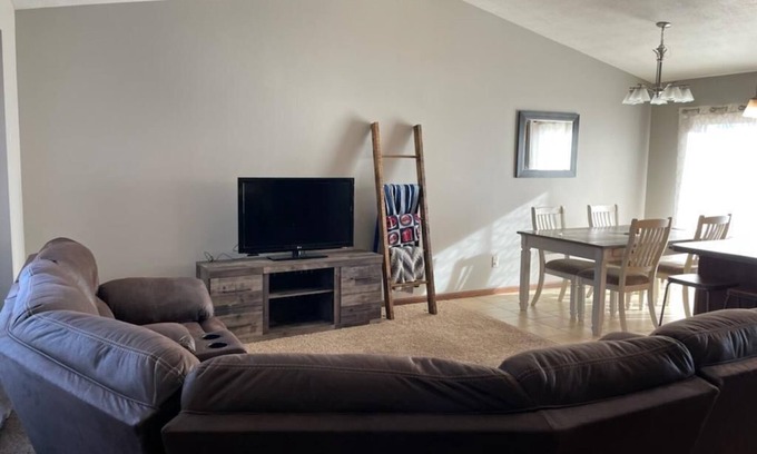 Sioux Falls Casa | Cozy ranch style house in a quiet neighborhood