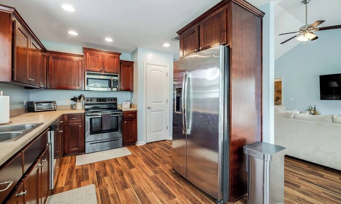 Eden Casa | Cozy Ranch Style Home with Large Fenced In Backyard