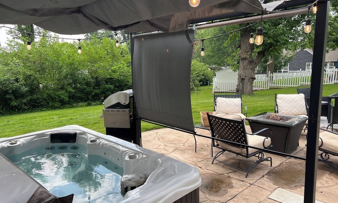 North Central Omaha Casa | Cozy Ranch with Hot Tub!