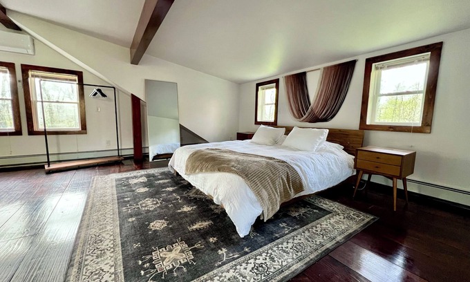 Haines Falls Casa | Cozy Red House in Catskills/Tannersville/Hunter