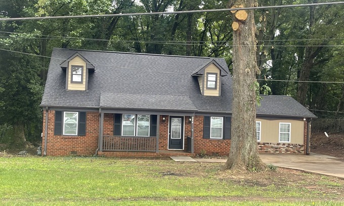 Forest Park Casa | Cozy Relaxing 4-bedroom House in Forest Park