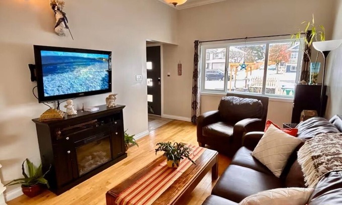 Regional District of Nanaimo Casa | Cozy, Relaxing Family-Sized House/near the ferry, parks, shopping & downtown!