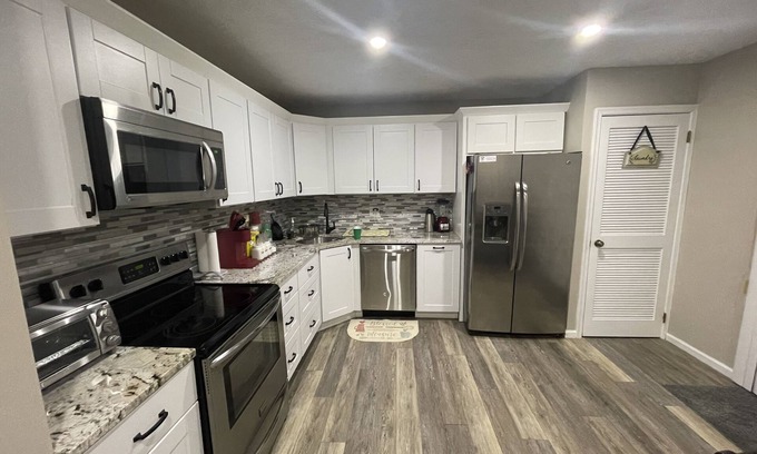 Gouldsboro Casa | Cozy, Relaxing, Getaway house in Big Bass community Poconos-3 mins walk to lake