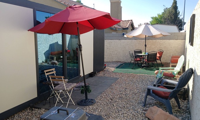 North Las Vegas Apartamento | Cozy Relaxing Retreat with private yard only 20mins from the Las Vegas Strip!
