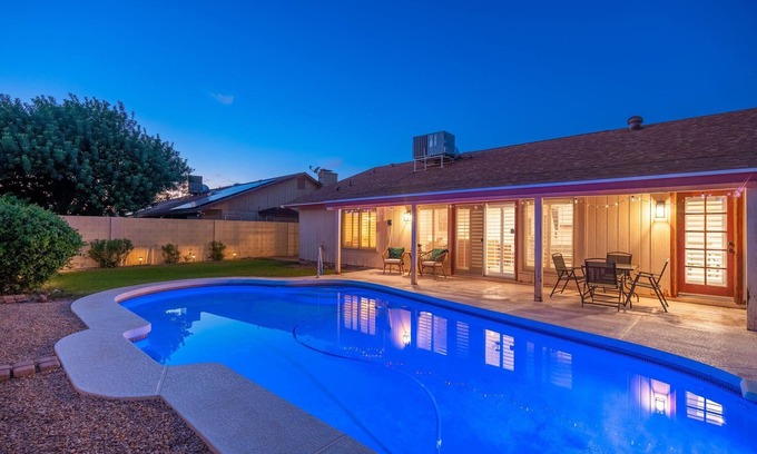 Foxfire Casa | Cozy Remodel, Diving Pool & Hot tub, Great Location Near Entertainment!
