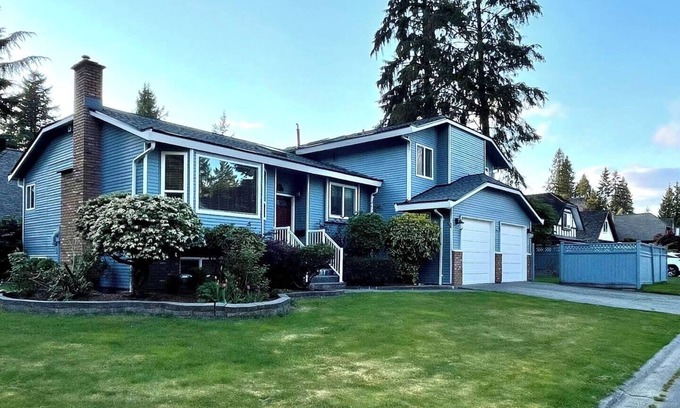 Newton Casa | Cozy, renovated home in Delta's Sunshine Hills, near shops, trails, and transit!