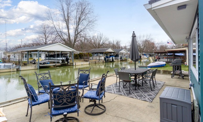 Lakeview Casa | Cozy Renovated Lakehouse with Boat Dock and Canal Access