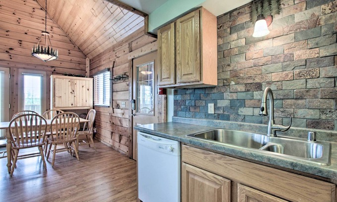 Warrens Cabaña | Cozy Resort Cabin in the Heart of Warrens!