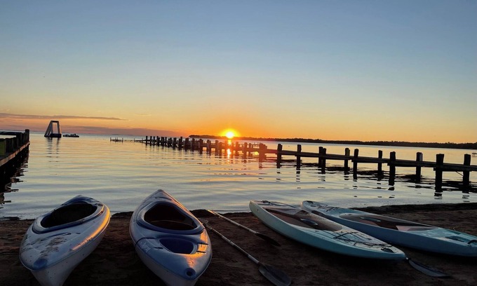 Isle Complejo | Cozy Resort Double Queen Hotel Room with WIFI with Mille Lacs Lake Views