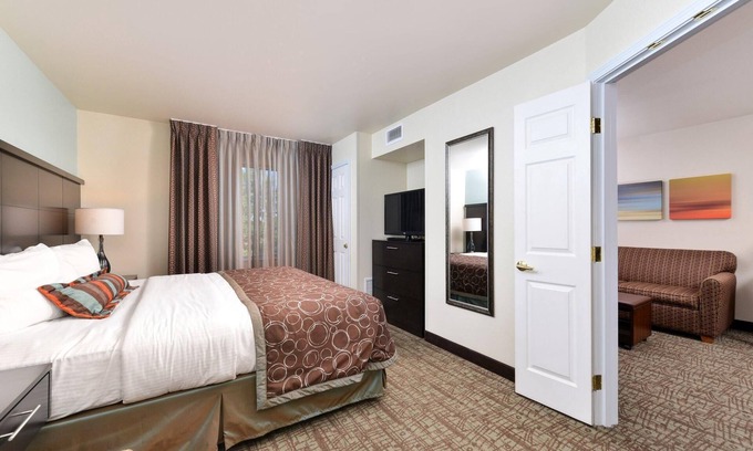 Enterprise Complejo | Cozy resort in brilliant Las Vegas with WiFi, fitness room, swimming pools, AC