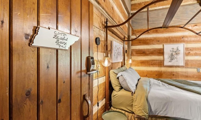 Townsend Hotel | Cozy Retreat | Balcony Views | Trails, Koi Pond & Firepit