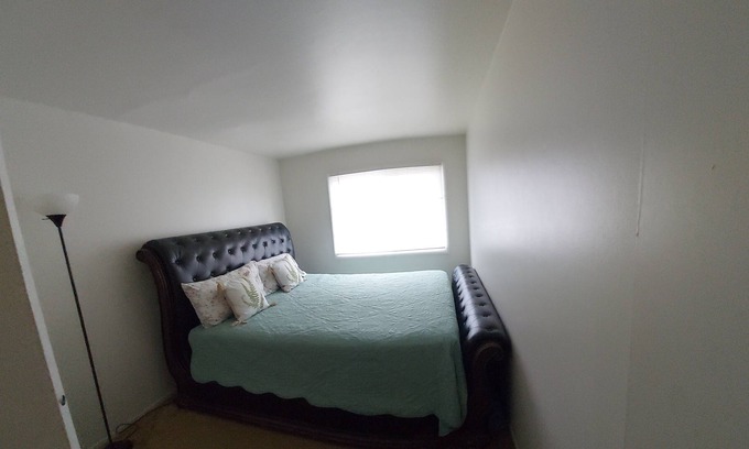 Hanover Park Apartamento | Cozy retreat in a two bedroom apartment
