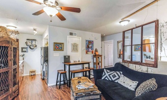 Riverside Condominio | Cozy Retreat in Central East Austin