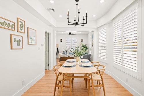 Harbor Casa | Cozy Retreat Near Downtown - Perfect for Families