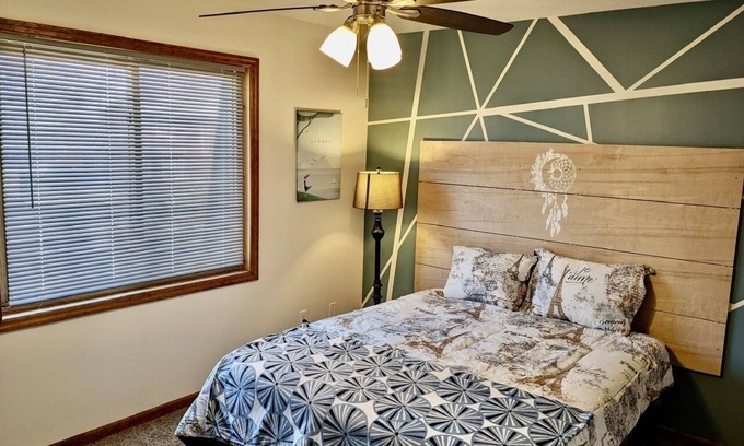 Pottawattamie County Apartamento | Cozy Retreat Steps Away from Omaha's Heart