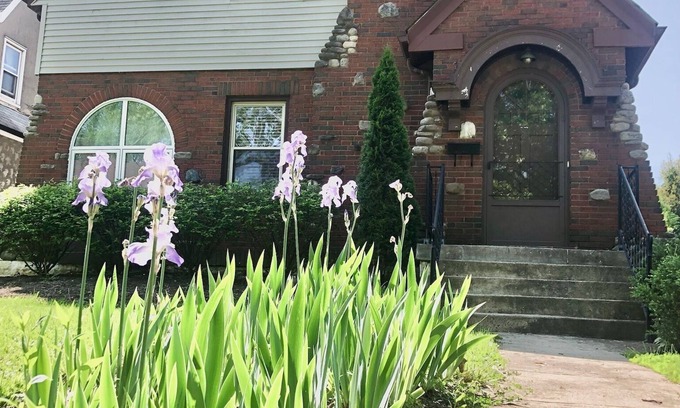 Roselawn Finance Casa | Cozy Retreat @ The Sweet Iris