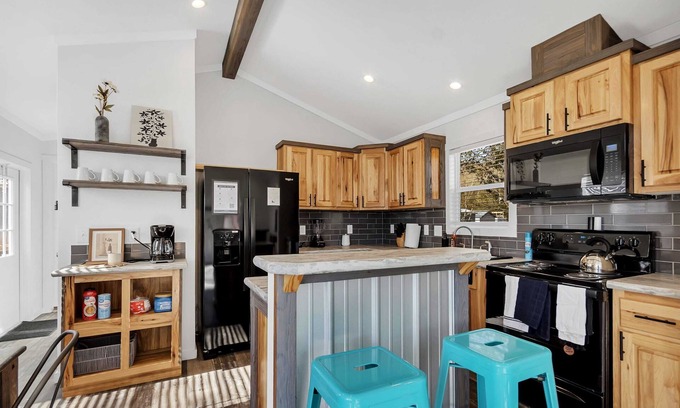 Owens Cross Roads Casa | Cozy Retreat by Green Mountain - Petite Paradise