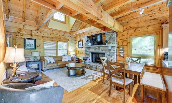 The Mountain Club Cabina | Cozy Retreat w/ Deck & Sapphire Resort Access!