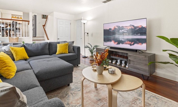 Rockrimmon Casa | Cozy Retreat w/ Fireplace, Big Yard & Kitchen - 10 min to GotG and USAF!