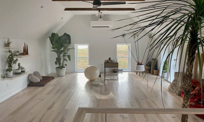 Waldoboro Casa | Cozy riverside getaway w/ artist studio. Pet friendly!