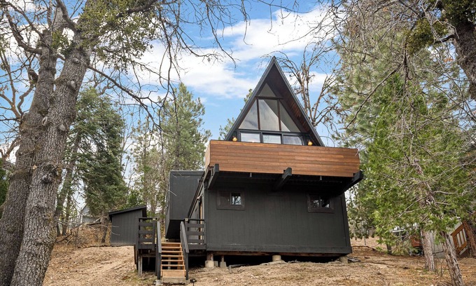 Arrowbear Lake Chalet De Esquí | Cozy Romantic A-Frame w/ Stunning Views Fireplace