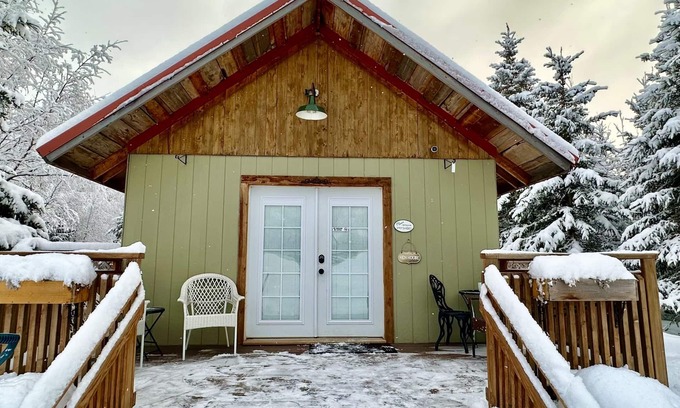 Knik-Fairview Cabina | Cozy Romantic Getaway Cabin
