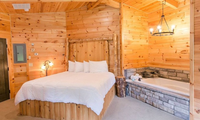 Millersburg Apartamento | Cozy Romantic Suite for 2 in Ohio's Amish Country