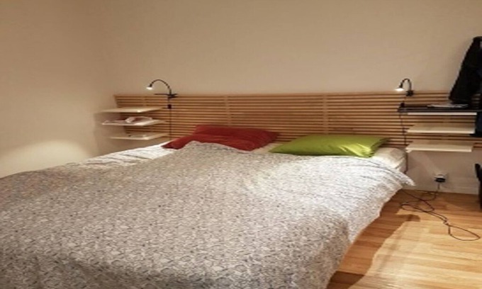 Solna Apartamento | Cozy room 3min from Stockholm. Good communication. Close to Hagaparken & shopping center.