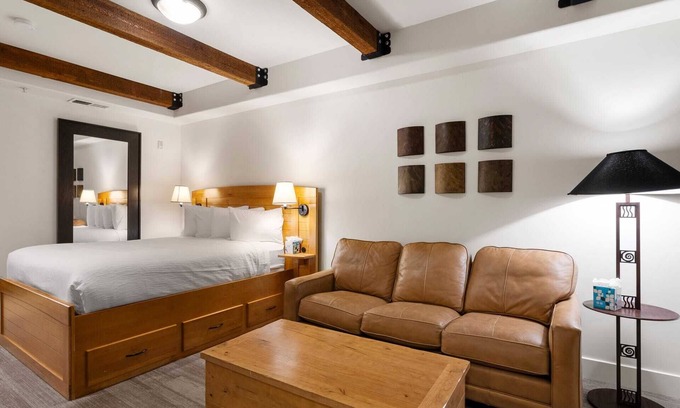 Kimball Junction Condominio | Cozy Room | Fireplace, Pool, Hot Tub & Prime Walkable Location