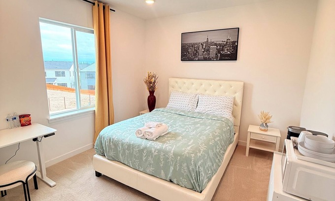 Bonney Lake Casa | Cozy room in charming Bonney Lake with AC + car