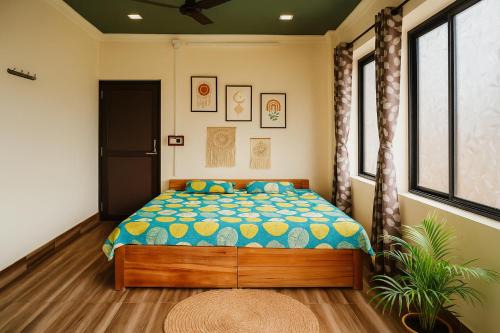 Behala Casa | cozy room with balcony