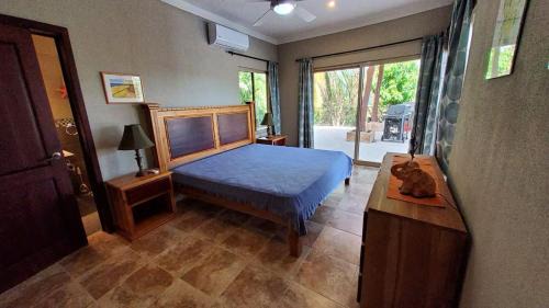 Playa Naranjo Cama Y Desayuno | Cozy room with beautiful oceanview