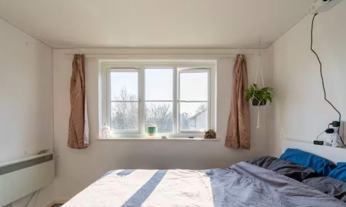 Yiewsley Apartamento | Cozy room, with cinema projector - 6 minutes to the Elizabeth line
