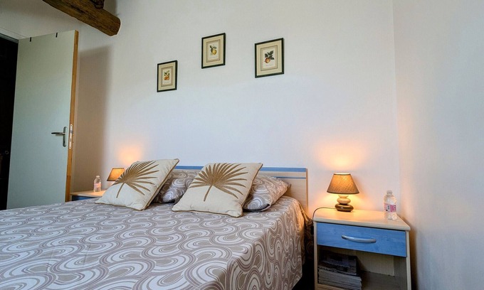 Chateauroux Cama Y Desayuno | Habitación acogedora con salón y desayuno incluido