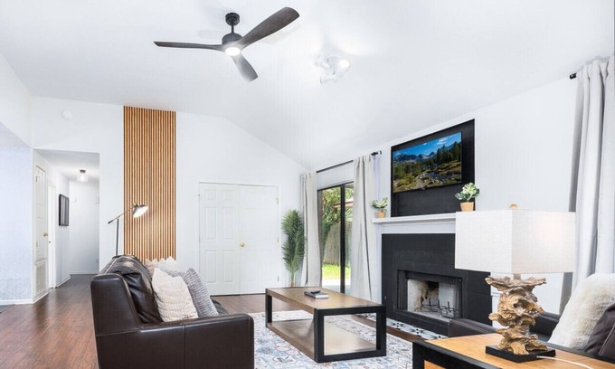 Round Rock Casa | Cozy, Round Rock Retreat! Modern | Sleeps 10