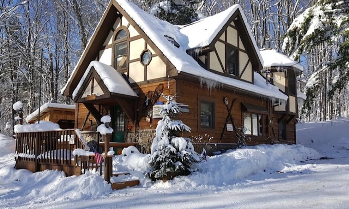 Great Valley Chalet De Esquí | Cozy & Rustic 3 bdr chalet w/ plenty of privacy!
