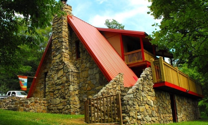 Big Creek Cabina | ¡Cabaña de estilo rústico recientemente renovada!