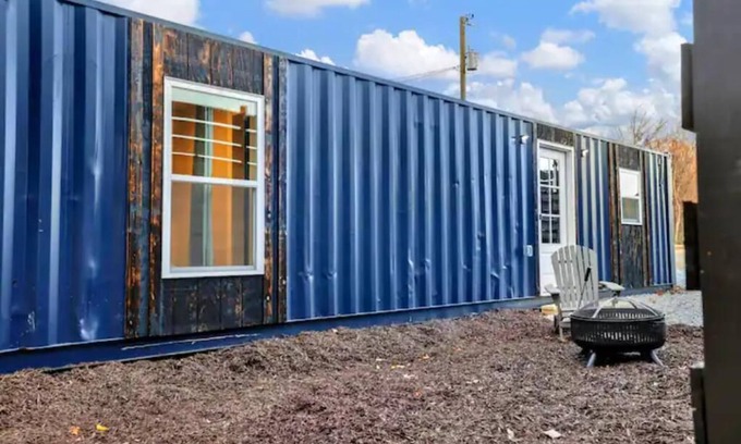 Athens Apartamento | Cozy Rustic Blue Container Cottage ~ Lake Wheeler