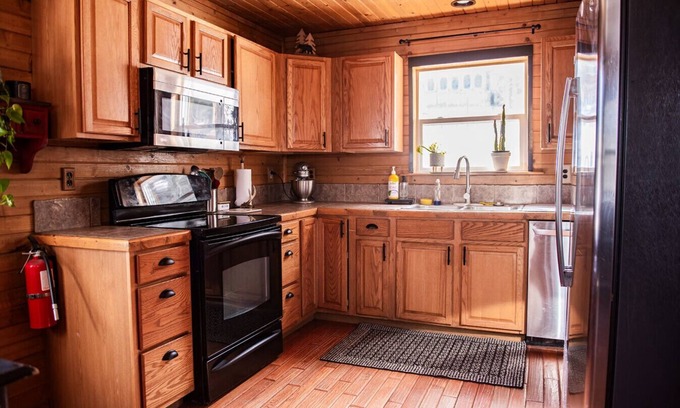Divide Cabina | Cozy Rustic Cabin 2 bedrooms